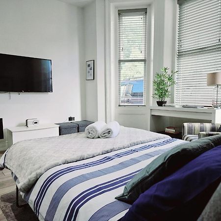 Stylish Apartment In Victorian Conversion Free Parking & Private Patio Close To Beach Town Centre & Bic Bournemouth Esterno foto