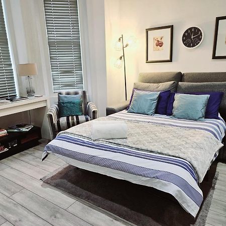 Stylish Apartment In Victorian Conversion Free Parking & Private Patio Close To Beach Town Centre & Bic Bournemouth Esterno foto