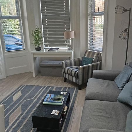 Stylish Apartment In Victorian Conversion Free Parking & Private Patio Close To Beach Town Centre & Bic Bournemouth Esterno foto