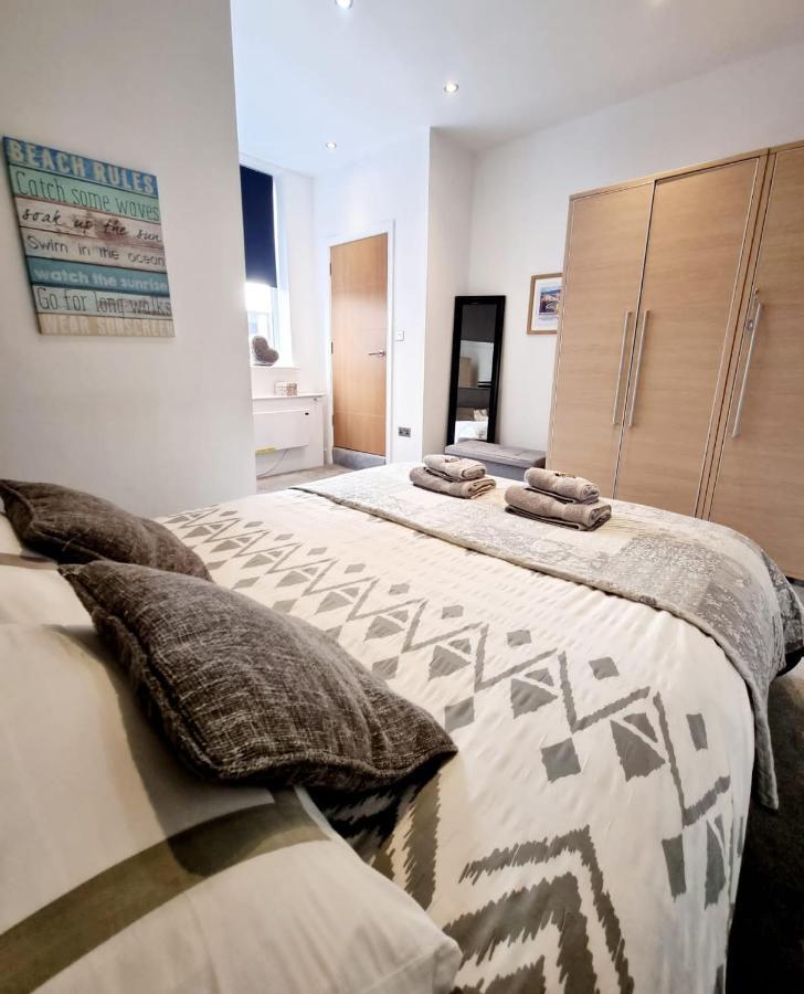 Stylish Apartment In Victorian Conversion Free Parking & Private Patio Close To Beach Town Centre & Bic Bournemouth Esterno foto