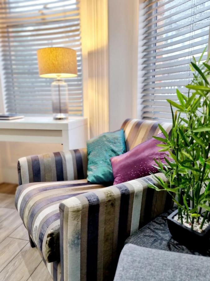Stylish Apartment In Victorian Conversion Free Parking & Private Patio Close To Beach Town Centre & Bic Bournemouth Esterno foto