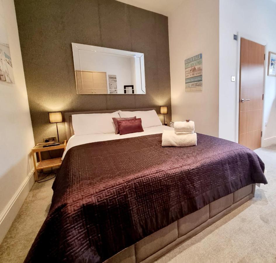 Stylish Apartment In Victorian Conversion Free Parking & Private Patio Close To Beach Town Centre & Bic Bournemouth Esterno foto