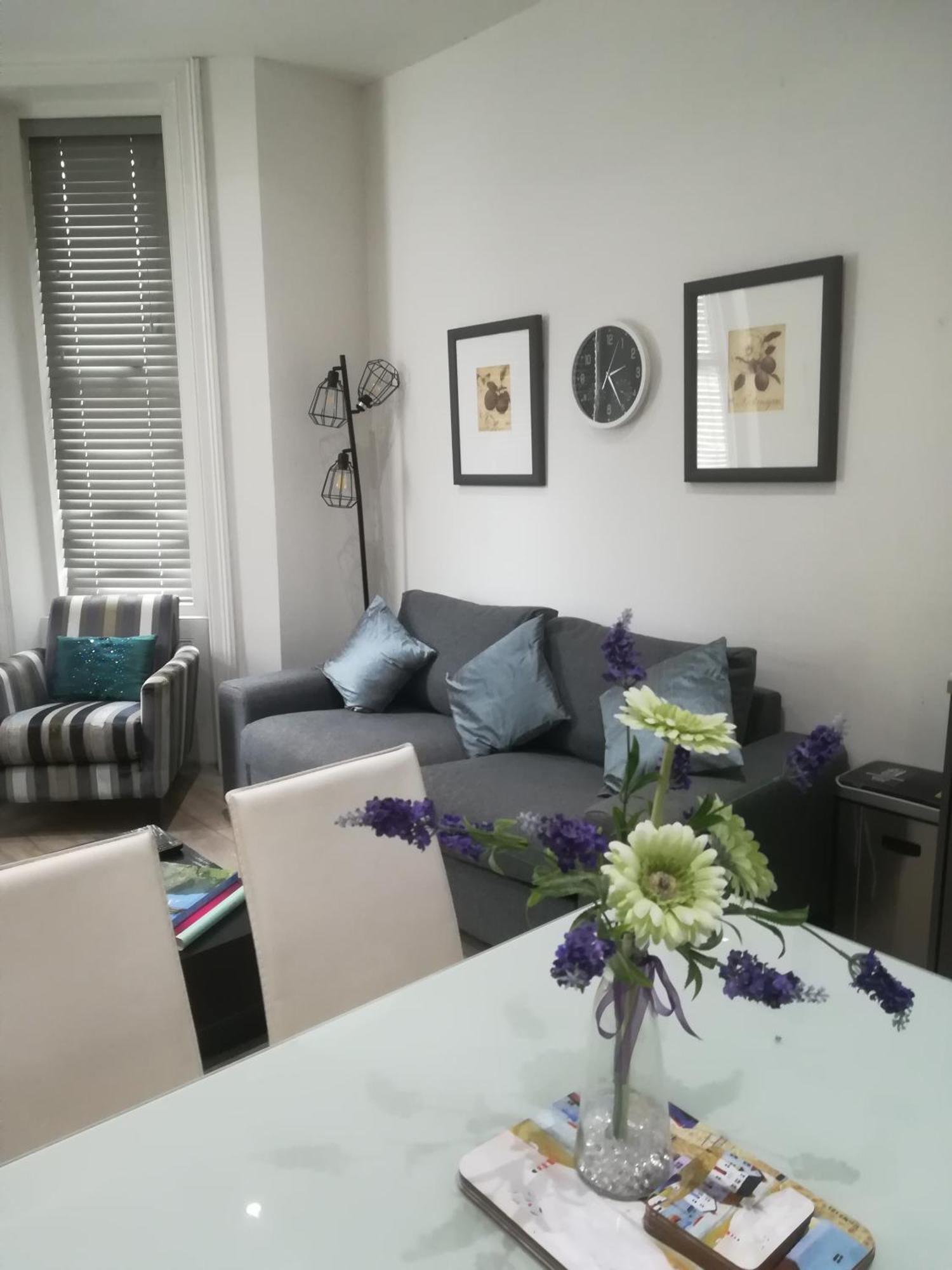 Stylish Apartment In Victorian Conversion Free Parking & Private Patio Close To Beach Town Centre & Bic Bournemouth Esterno foto