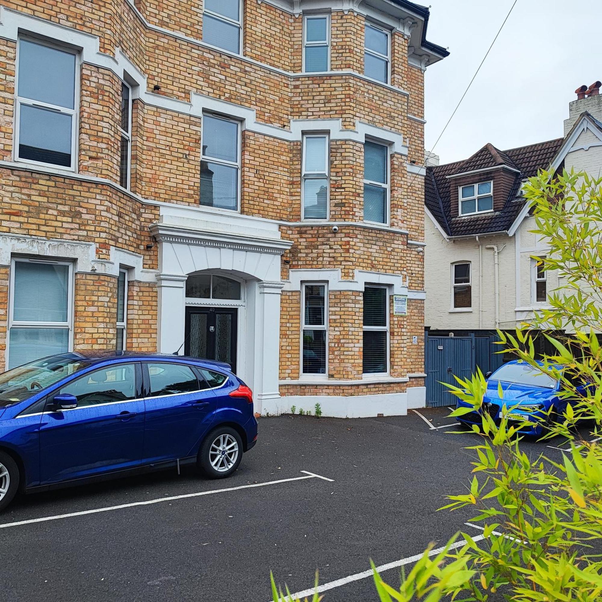 Stylish Apartment In Victorian Conversion Free Parking & Private Patio Close To Beach Town Centre & Bic Bournemouth Esterno foto
