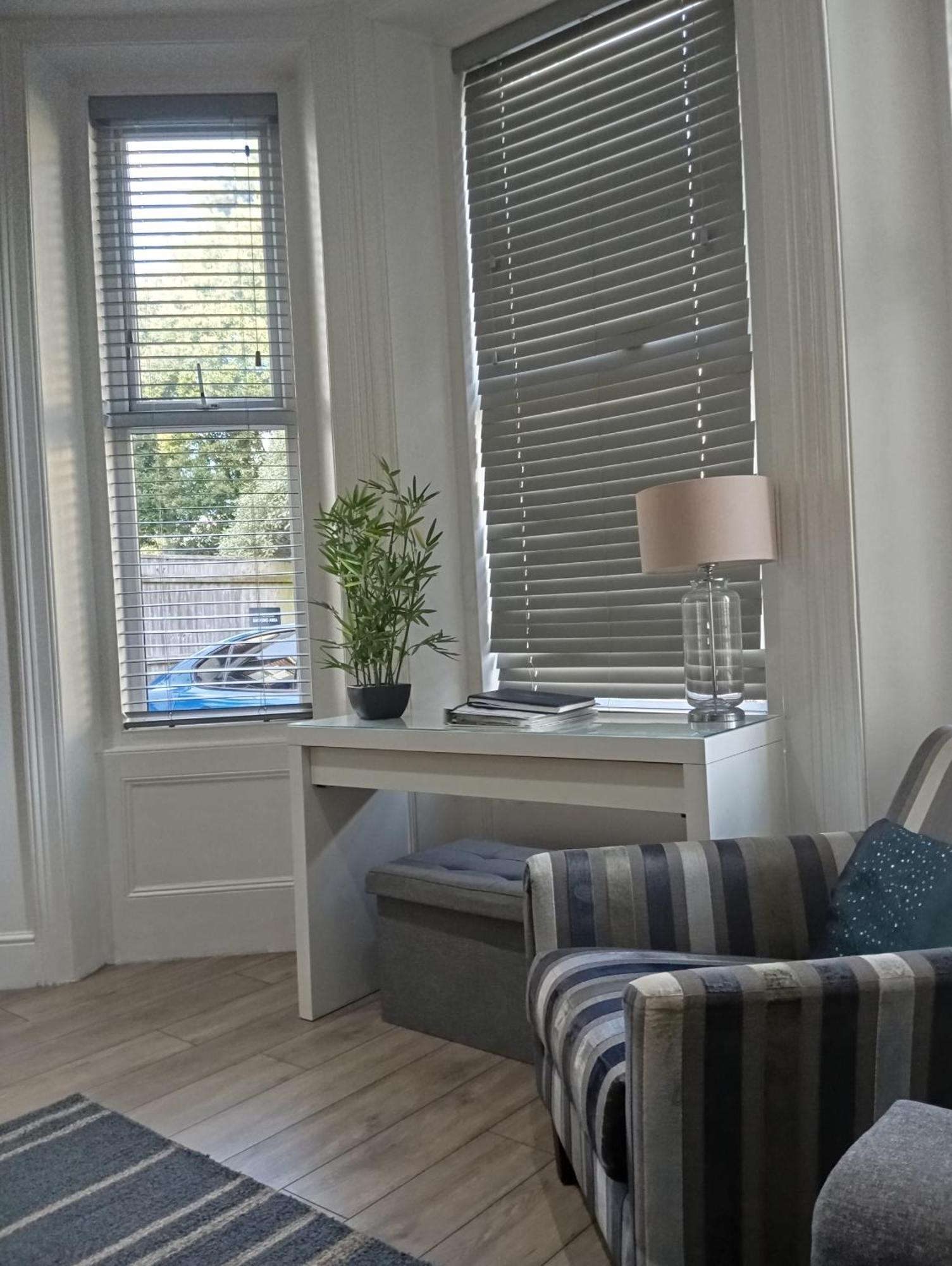 Stylish Apartment In Victorian Conversion Free Parking & Private Patio Close To Beach Town Centre & Bic Bournemouth Esterno foto