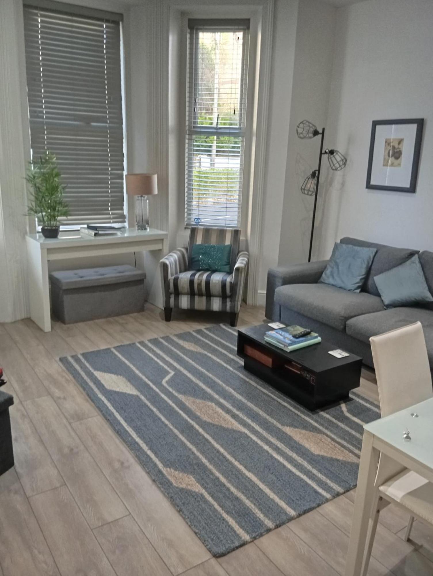 Stylish Apartment In Victorian Conversion Free Parking & Private Patio Close To Beach Town Centre & Bic Bournemouth Esterno foto