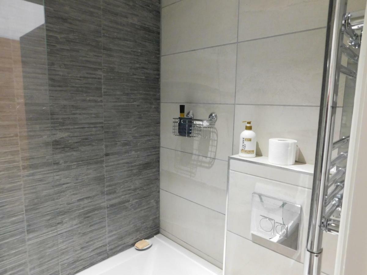 Stylish Apartment In Victorian Conversion Free Parking & Private Patio Close To Beach Town Centre & Bic Bournemouth Esterno foto