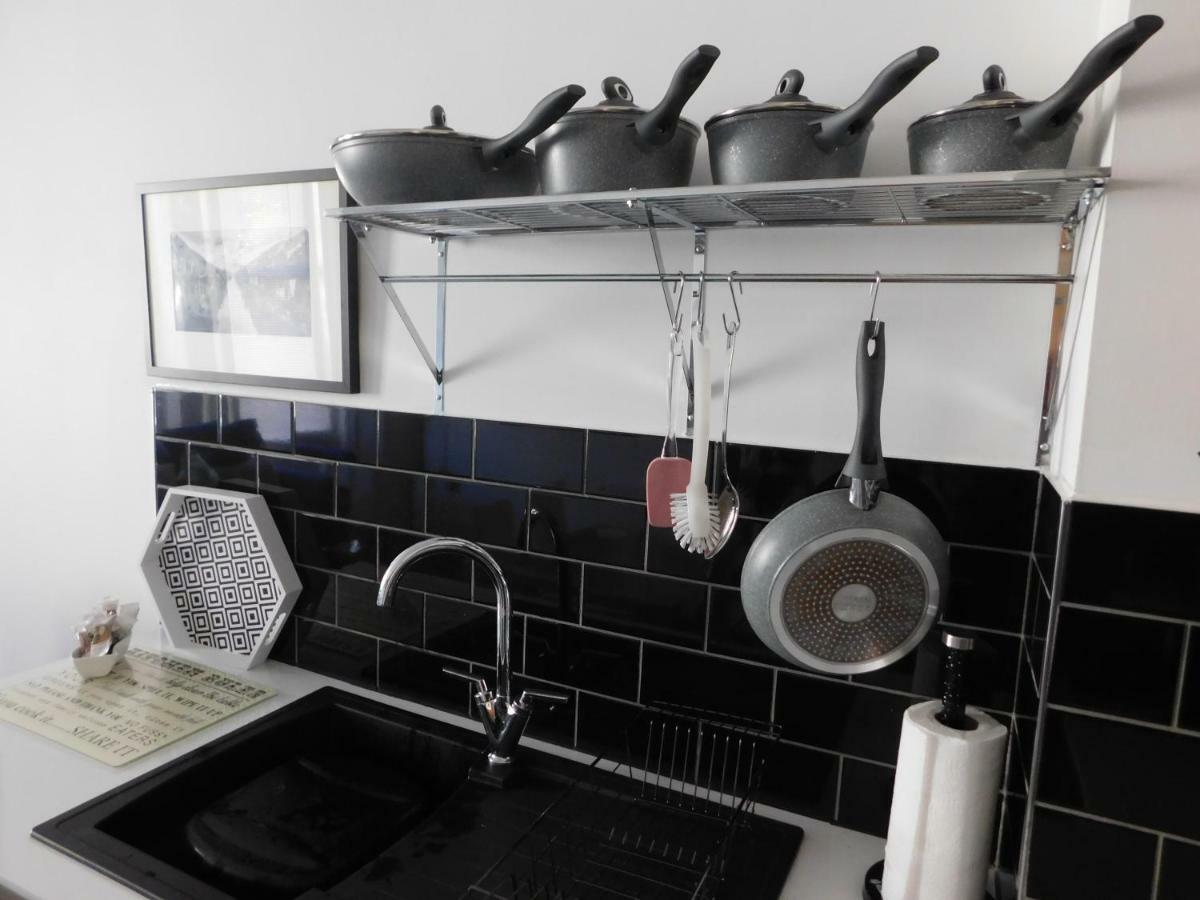 Stylish Apartment In Victorian Conversion Free Parking & Private Patio Close To Beach Town Centre & Bic Bournemouth Esterno foto