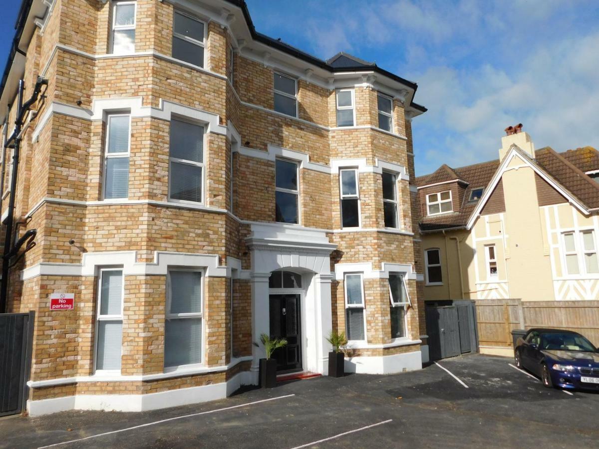Stylish Apartment In Victorian Conversion Free Parking & Private Patio Close To Beach Town Centre & Bic Bournemouth Esterno foto