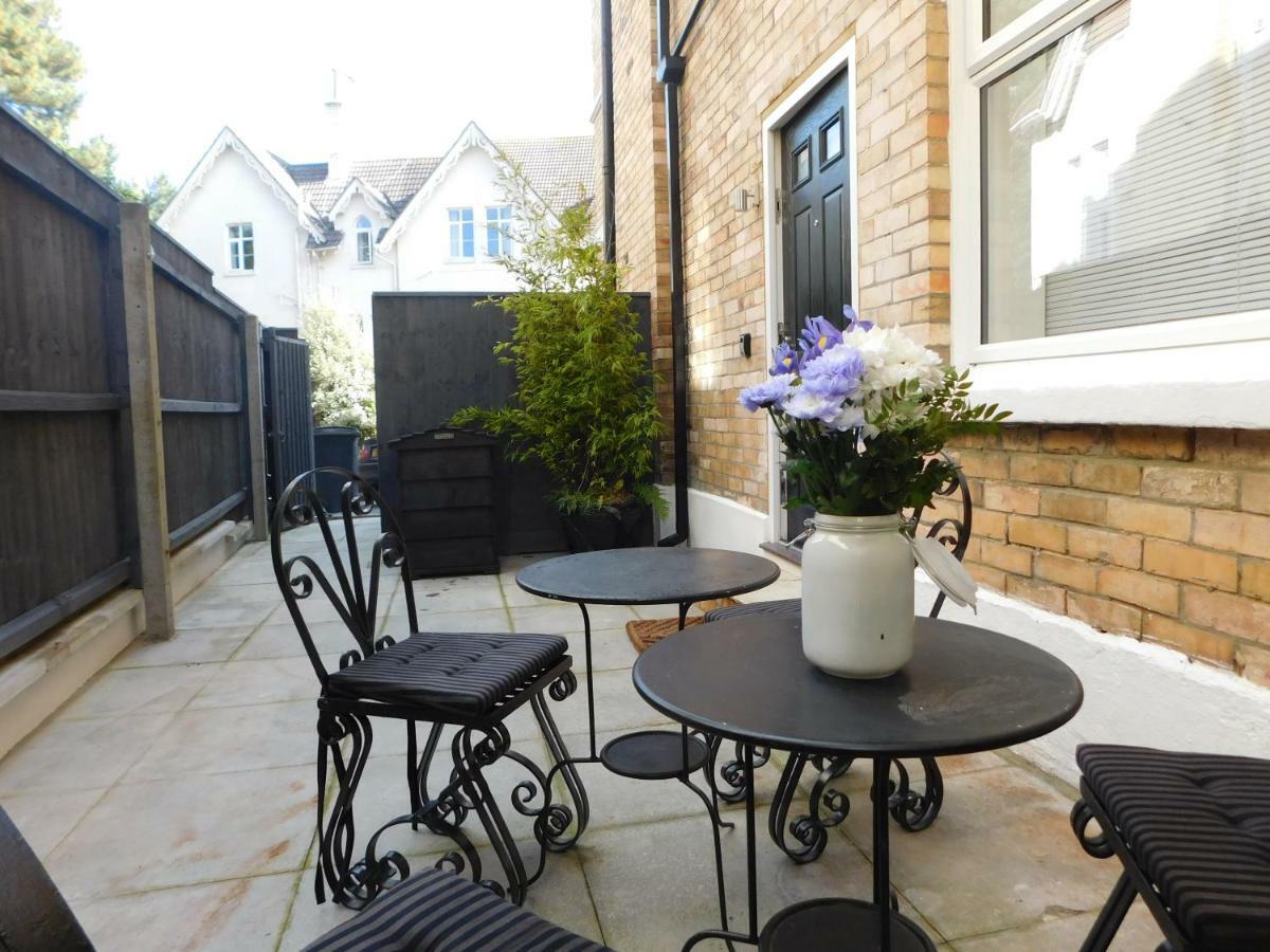 Stylish Apartment In Victorian Conversion Free Parking & Private Patio Close To Beach Town Centre & Bic Bournemouth Esterno foto