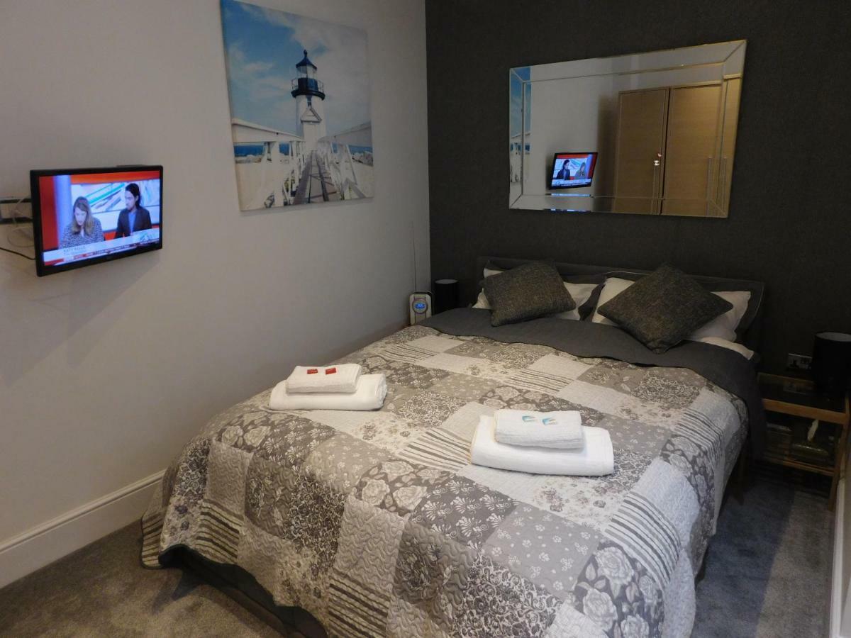Stylish Apartment In Victorian Conversion Free Parking & Private Patio Close To Beach Town Centre & Bic Bournemouth Esterno foto